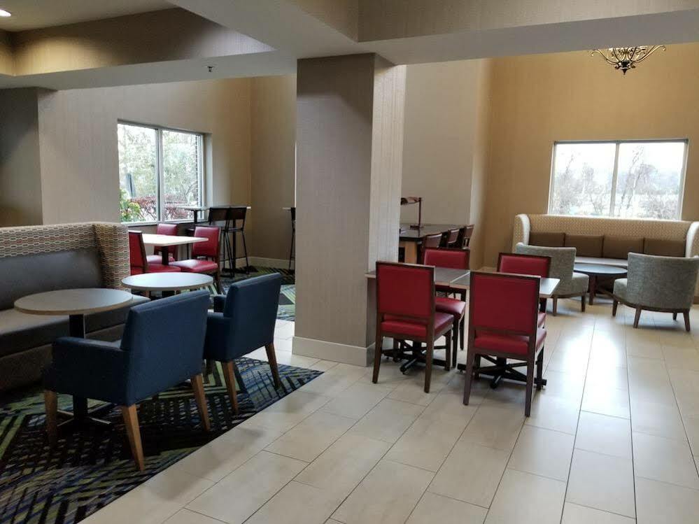 Holiday Inn Express Hotel & Suites Louisville South-Hillview, An Ihg Hotel Dış mekan fotoğraf